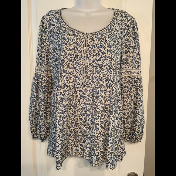 Max Studio Boho Top size L Blue & White Floral Rayon RN#58822 Peasant Blouse - Picture 1 of 7